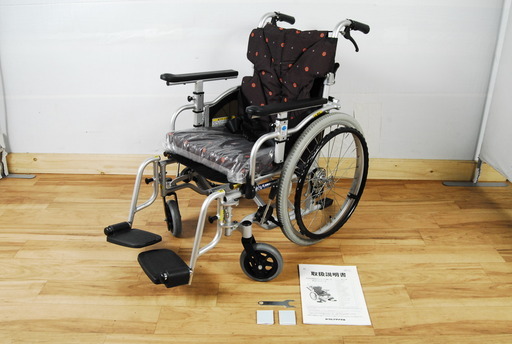 1377 超美品 KAWAMURA カワムラサイクル KZシリーズ 低床型簡易モジュール車椅子 アルミ製 16KG 折畳み式 肘掛け4段階 取扱説明書付 愛知県岡崎市 直接引取可能　アントレ