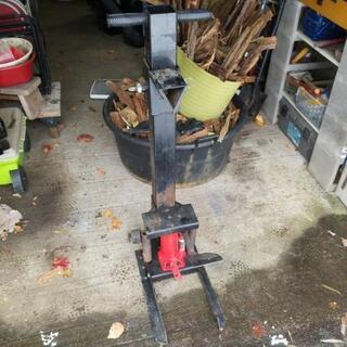 配達します。中古 薪作りに楽々な8ton油圧仕様 足踏み式薪割り機