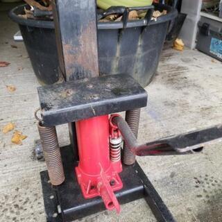 配達します。中古 薪作りに楽々な8ton油圧仕様 足踏み式薪割り機