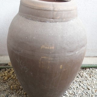 陶器の壺