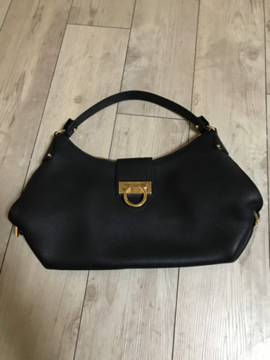 中古】【美品】サルバトーレ フェラガモSalvatore Ferragamo ハンドバッグ ブラック×ゴールド金具