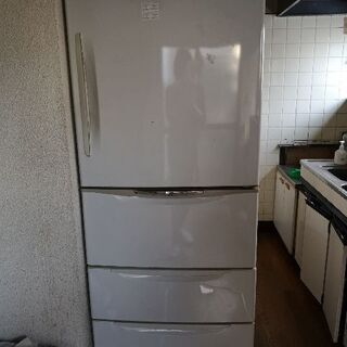 HITACHI冷蔵庫(415リットル)を差し上げます。
