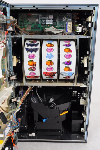 パチスロ　実機　ウイングマン CRウイングマンRW.X｜ぱちんこ｜HAZUSE DATA｜実践に役立つ