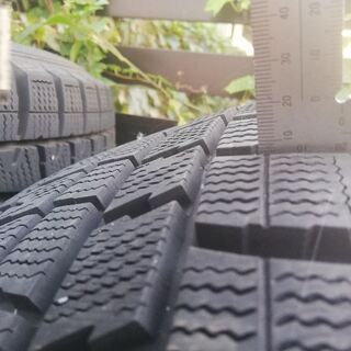 スタッドレスタイヤです