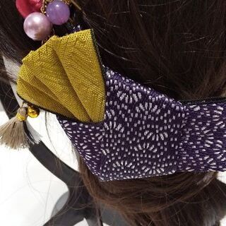 畳の縁の髪飾り紫