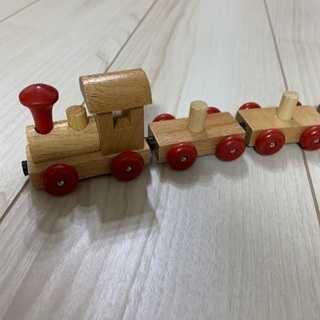 木製汽車のおもちゃ
