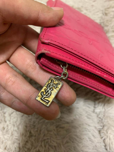 イヴサンローラン Yves Saint Laurent 2つ折り 折りたたみ 財布 香 京成小岩の小物 財布 の中古 古着あげます 譲ります ジモティーで不用品の処分