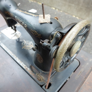 近県ならお届けします】レトロな足踏み式ミシン Singer シンガー