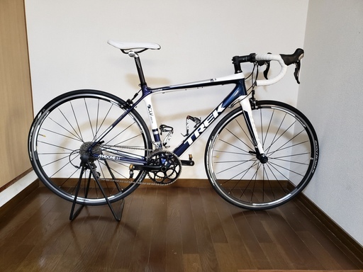 超美品TREK(トレック）MADONE3.1（マドン3.1）、kabuto MS-2、サイコン（CC－RD３１０W）、SHIMANOの小物入れ、ボントレガーのボトルケージ2個ほか何点かセット