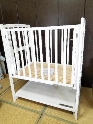 ヤマサキ　コンパクトベビーベッド　ホワイト