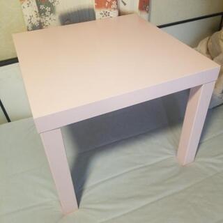 ピンクの小テーブル