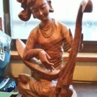 タイ楽器を演奏する女性 置物 0円