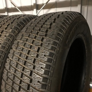 スパイクタイヤ 215/60R16 クーパー マカロニピン