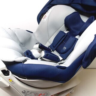 ●○送料無料！ (エールベベ) チャイルドシート/フード付きｂｙカーメイト○●