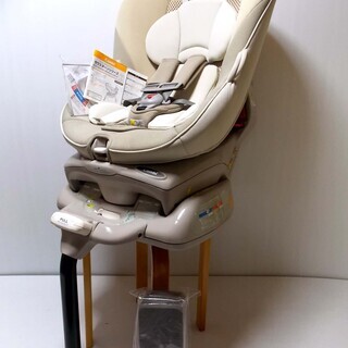 ○送料無料 美品！ (Combi) チャイルドシート/インナークッション付き