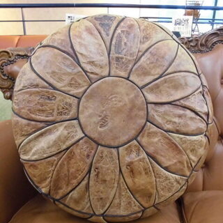 値下げ！ イタリア製 ロココ調 レザーソファセット 3人掛け×1 1人掛け×2 クッション付き　西岡店