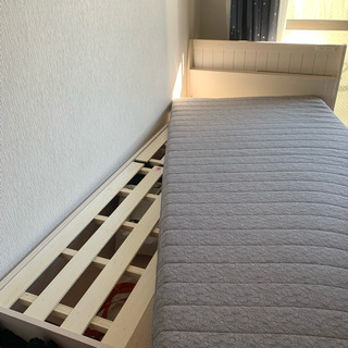 【使用一年未満】ニトリの組み立て式シングルベッド、マットレス【美品】
