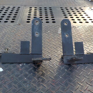 デリカスペースギア　ヒッチメンバー中古品