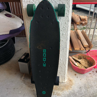 海外で流行りの電動スケボー