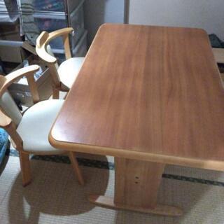 テーブルと椅子2個のセット