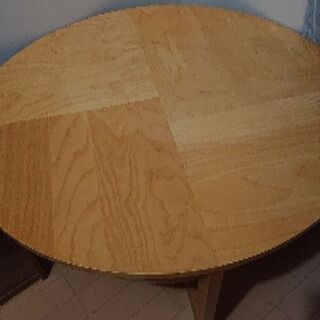 IKEAの丸テーブル