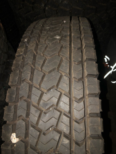 高品質 バリ溝 、スタッドレス、大型トラックタイヤあります！！！ 