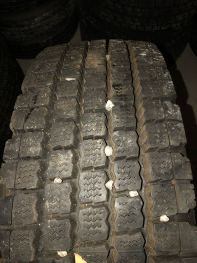 高品質 バリ溝 、スタッドレス、大型トラックタイヤあります！！！ 