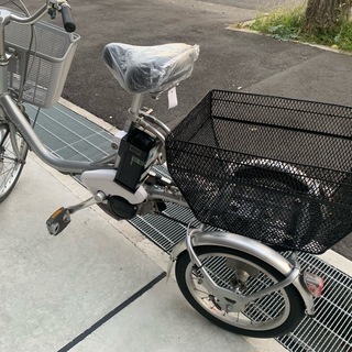 地域限定　ブリヂストン　アシスタワゴン　新基準　12,8AH　三輪車　シルバー　パスワゴン　ビビライフ　神戸市　電動自転車