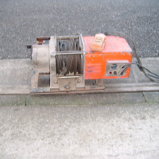 瓦　コロニアル等屋根荷上げ機