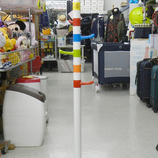 ポールハンガー カラフル 子ども用 子供部屋 コート掛け Paypay ペイペイ 決済可能 札幌市 北区 屯田 モノハウス屯田店 札幌の収納家具 子供部屋用収納 の中古あげます 譲ります ジモティーで不用品の処分