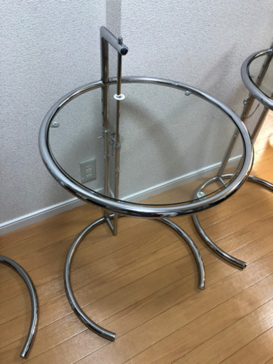 【売約済み】アイリーングレイ　サイドテーブル　ガラステーブル