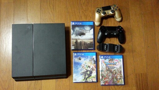 PS4本体  カセット3個 コントローラー２つ PS4本体 カセット3個 コントローラー2つ