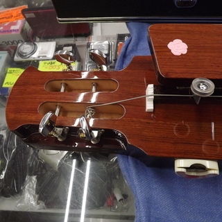 大正琴 琴伝流 かえで テナー マイク付き 長さ85㎝ 重さ1.9kg 和楽器