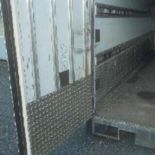 値下げしました】保冷コンテナ 約625cm×幅230cm×高さ250cm 横扉付き