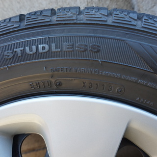 スタッドレスタイヤ アクア 175/65R15 4本セット