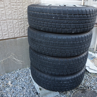 スタッドレスタイヤ アクア 175/65R15 4本セット