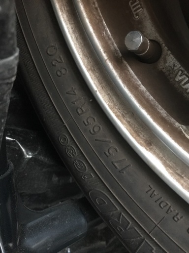 スタットレスタイヤ ホイール付 山6mm 175/65r14 12000円 今週なら…