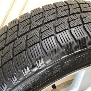 【美品!タイヤ深溝!!】スタッドレスタイヤ/ホイール 4本セット15インチ 5.5J PCD100 4穴 OFF+43 タイヤ ブリヂストン アイスパートナー 175-65R15 です。