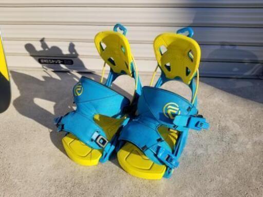 FLOW スノーボード 青/白/黒 SALOMONバインディング　ブーツ　セット SALOMON スノーボードとブーツセット FLOW スノーボード 青/白