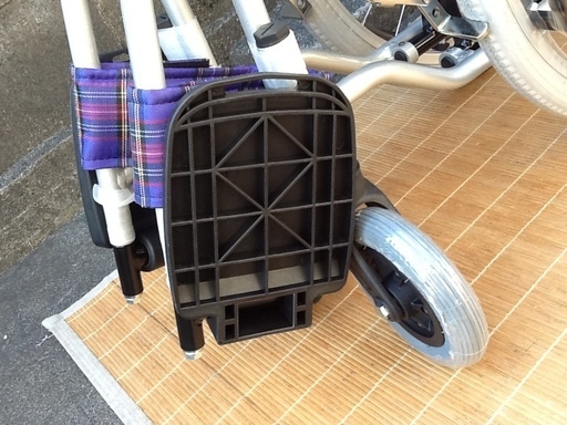 【車椅子】新品未使用品のカワムラサイクルの車いす KA202B-40