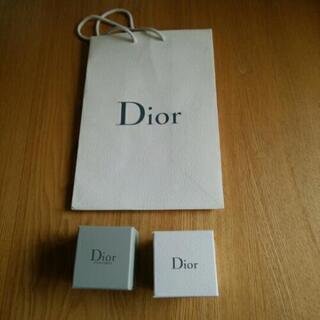 Diorの空き箱と紙袋