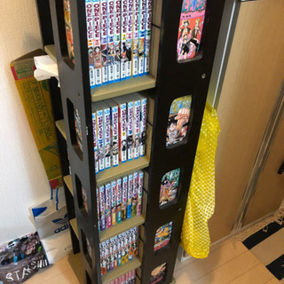ナルト全巻、ワンピース82巻まで、本棚付き ナルト全巻、ワンピース82巻まで、本棚付き