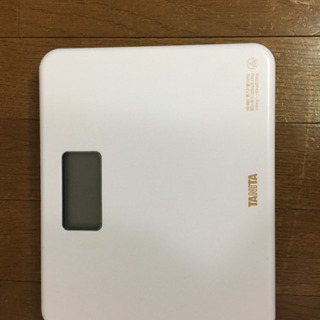 体重計  2019年タニタ製とても綺麗です。Ａ5サイズ