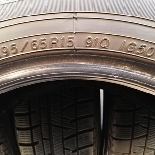 195/65R15 スタッドレス 2016年 7分山 4本代金＋工賃＋廃タイヤ処分込み 20,000円 横浜市 旭区 ズーラシア近く 195-65R15 195/65-15 プリウス　アイシス　アリオン　アルテッツァ　ウィッシュ　エスクワイア　ステップワゴン　カローラフィールダー セレナ