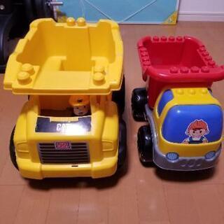 おもちゃブロックなどが入るダンプカー