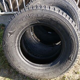 スタッドレス245/70R16グッドイヤー,ビックホーン、ウィザード等4WD