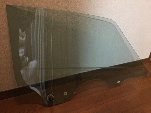スカイラインジャパン昭和56年式後期型､型式E-HGC211、助手席側のガラス