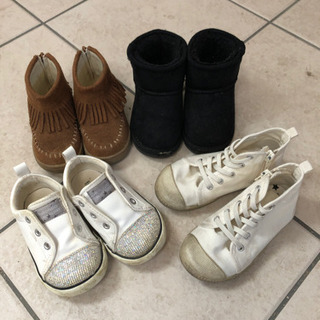 子供の靴4つで¥500🌟
