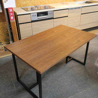 売り切れました2-2 【お新古市場】 軽トラック2時間貸出し無料！！【新古品】 【展示品】 ROCKSTONE（ロックストーン） HOUJYO PM666 W1300 ダイニングテーブル 木目調ブラウン