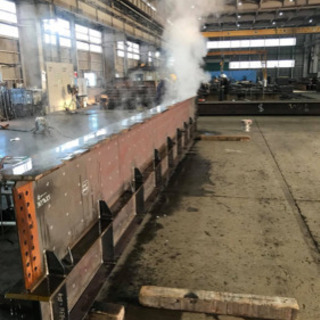 工場にて鉄骨製品の製作 鉄骨鍛冶工　溶接工　 − 北海道